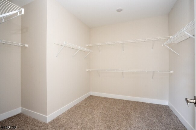 Building Photo - 112 Village Dr