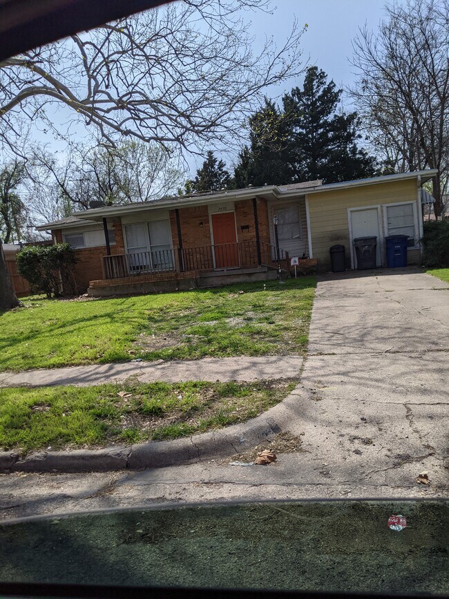 Building Photo - 2438 Maverick Ave