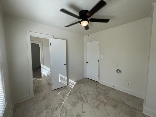 Building Photo - 2 Bedroom duplex on edge of Downtown Morganton