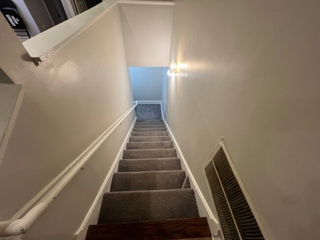 Building Photo - 9100 Lamon Ave