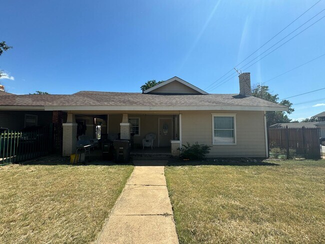 Primary Photo - 3302-3302 Avenue H