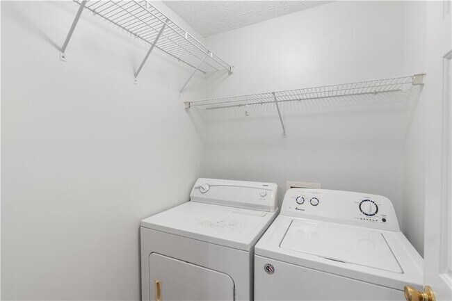 Building Photo - 3870 Safehaven Dr