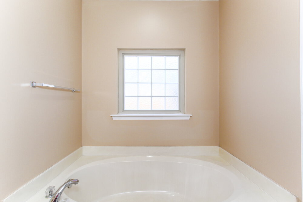Building Photo - 2122 Timberline Dr