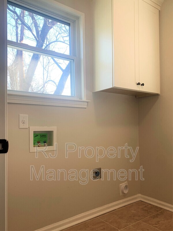 Building Photo - 3810 Montclair Dr