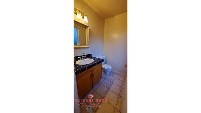 Building Photo - 2 bedroom townhome condo with AMAZING view...