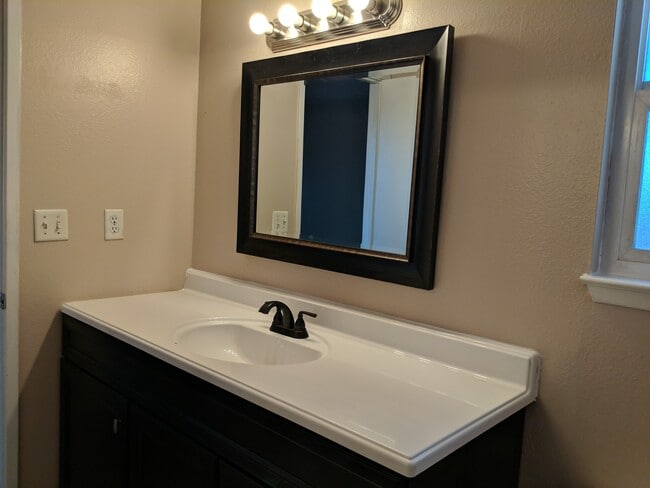 Building Photo - 1533 Jackellen Ln