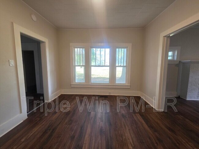 Building Photo - 609 N Morrill St