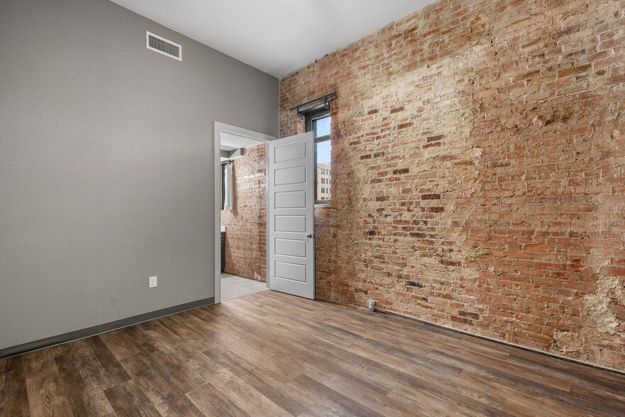 Building Photo - 901 9th St