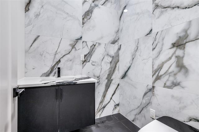 Building Photo - 6301 Tiffany Oaks Ln