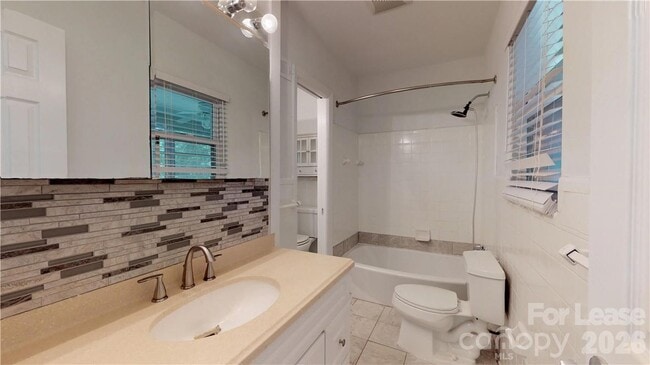 Building Photo - 1426 Bevis Dr