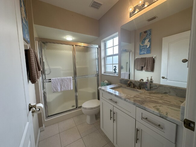 Building Photo - "Charming 2-Bed, 2-Bath Furnished Condo Oa...