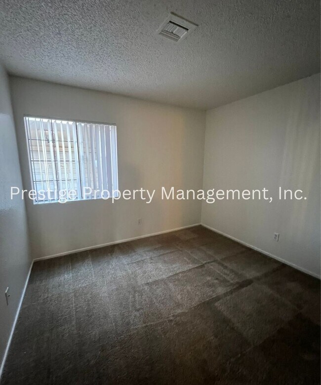 Building Photo - Wonderful Townhouse Located in the Northwest!!!