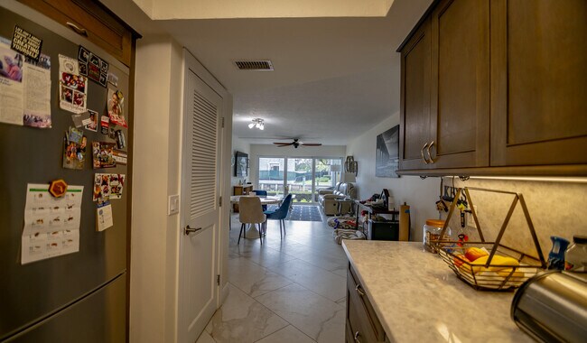 Building Photo - 68 Yacht Club Dr