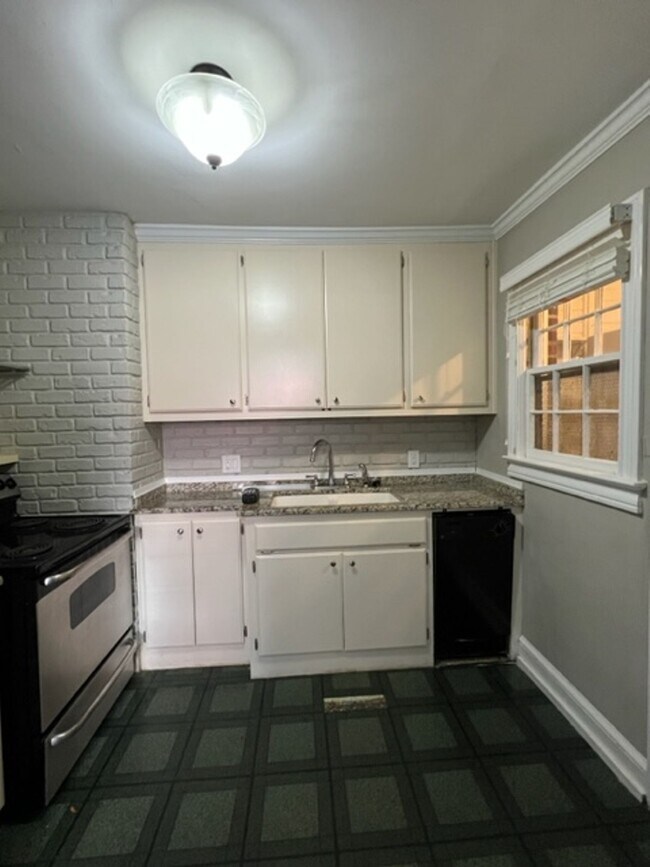 Building Photo - 34 Melville Ave