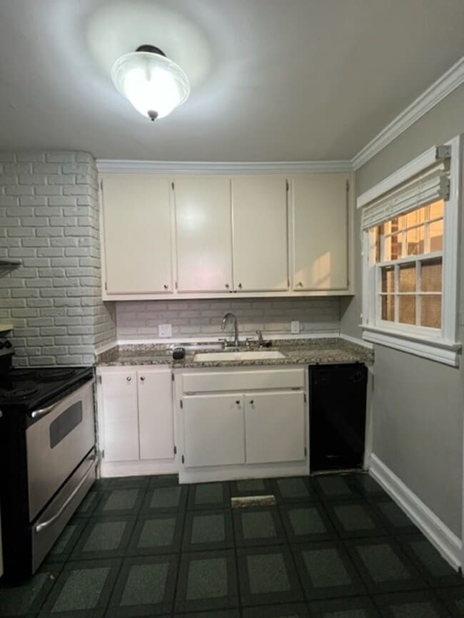 Building Photo - Location - Location - 2 story Duplex - Move In Ready !! This 2-bedroom - 1 Full Bath home is conv...