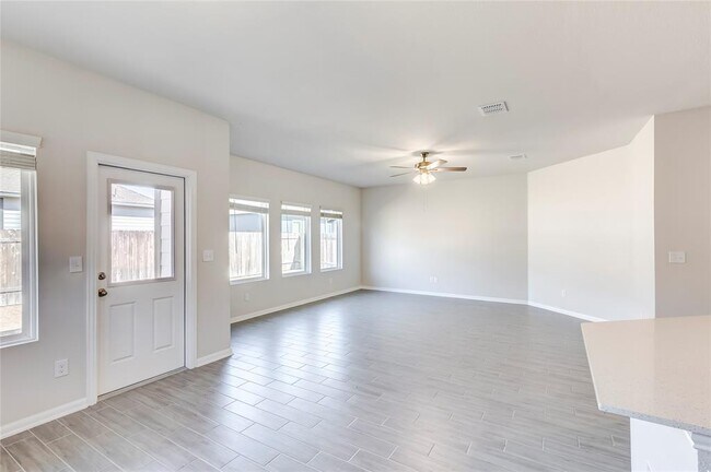 Building Photo - 141 Yellowstone Dr