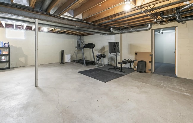 Building Photo - 6812 Mason St