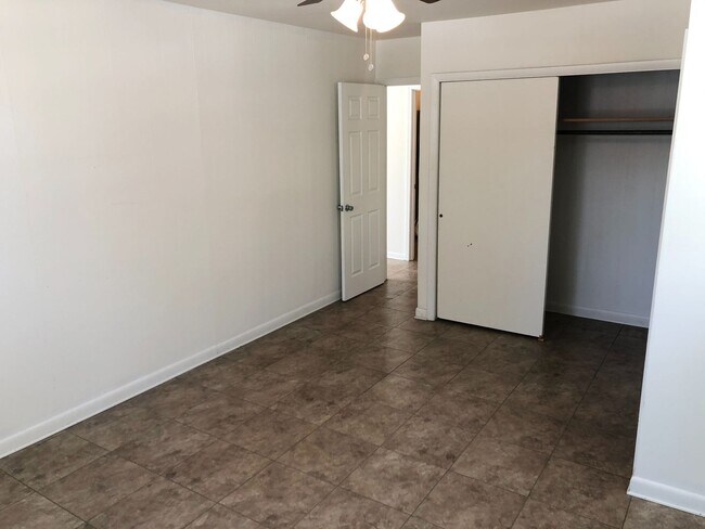 Building Photo - 719-721 E. Monroe