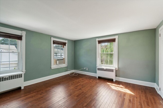 Building Photo - Single Family Home in Berwyn