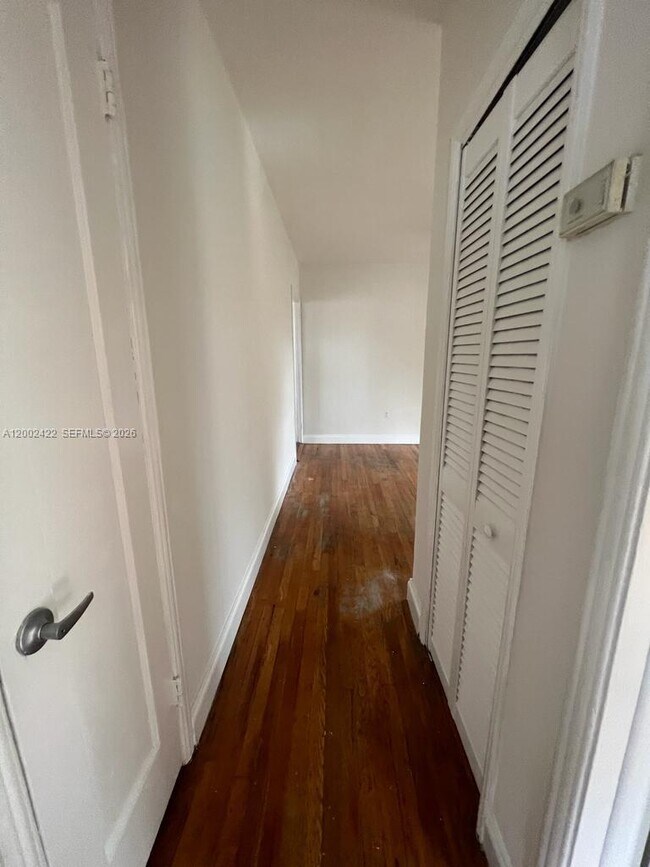 Building Photo - 1421 SW 37th Ave