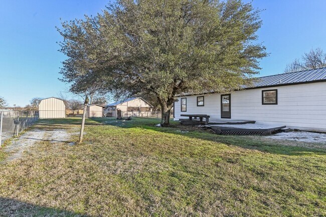 Building Photo - 250 Co Rd 3318