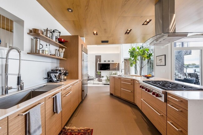 Building Photo - 54 Bay View Dr E