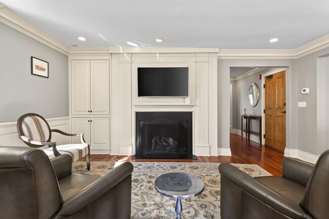 Building Photo - 7 Islington St