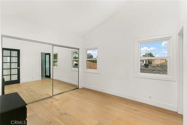 Building Photo - 335 Santa Ana Ave