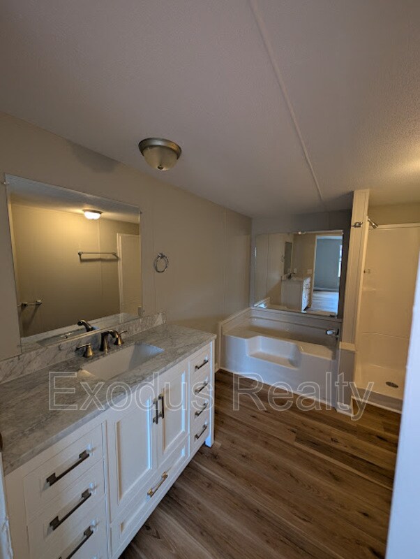 Building Photo - 45 Castle Wood