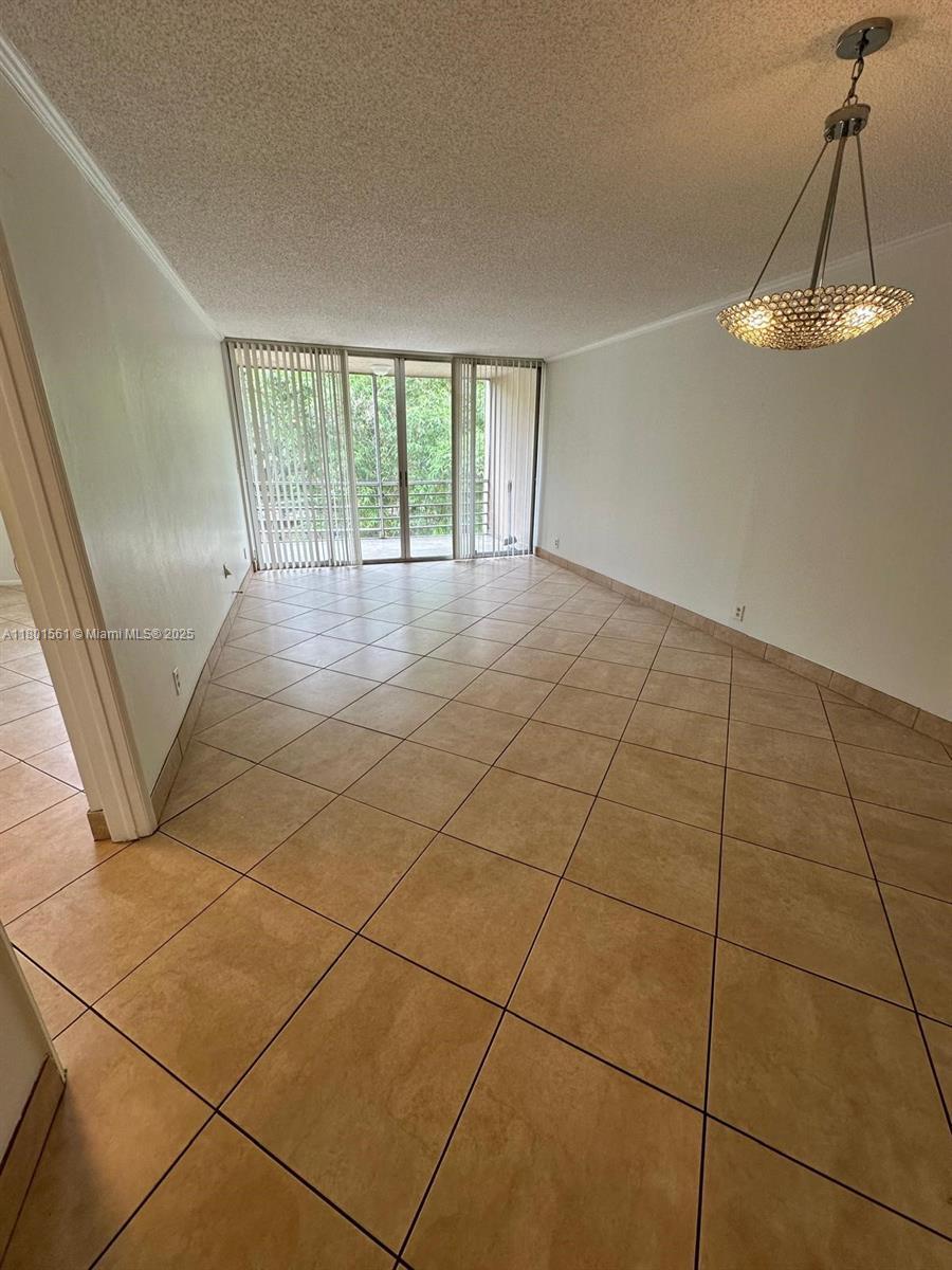Building Photo - 9410 Live Oak Pl