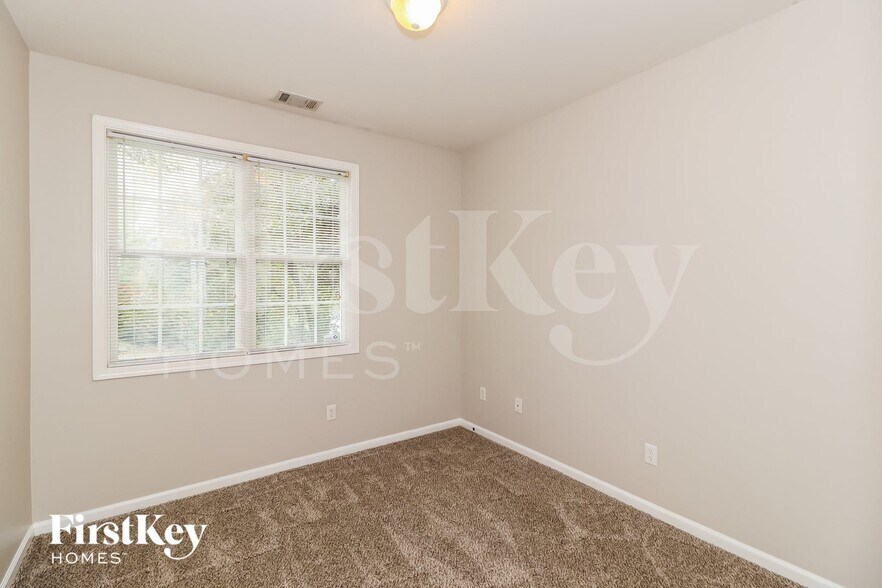 Building Photo - 1595 Pilgrim Way