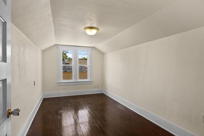 Building Photo - 503 W Jackson St