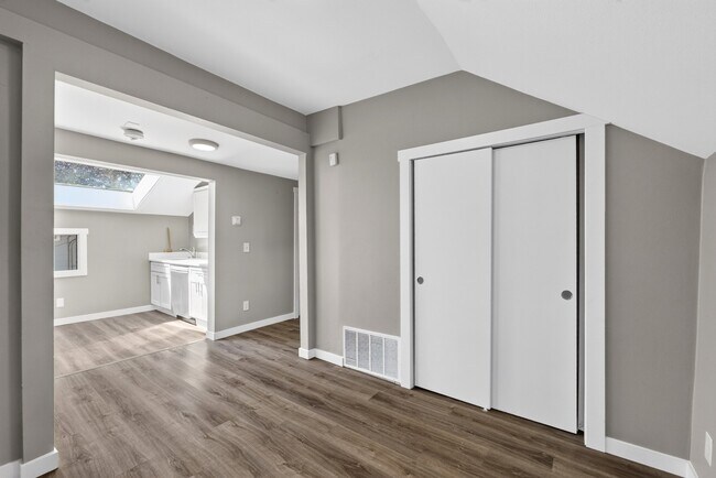 Building Photo - Modern 1-Bed Apartment in Heart of Tacoma