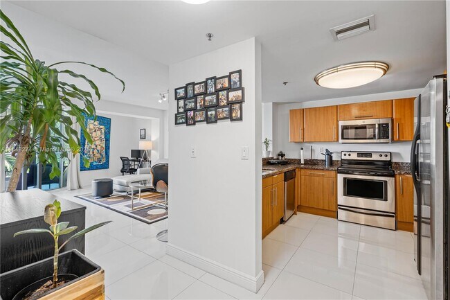 Building Photo - 6362 Collins Ave