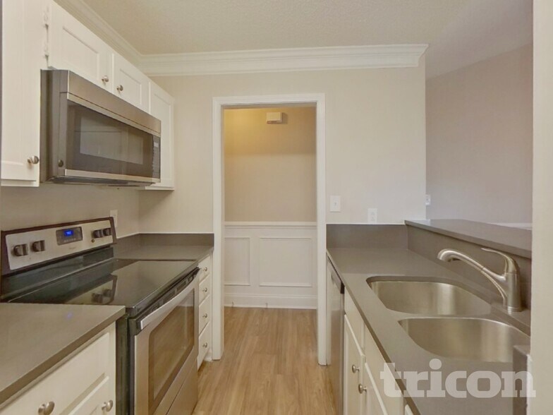 Building Photo - 340 Peachtree Rd