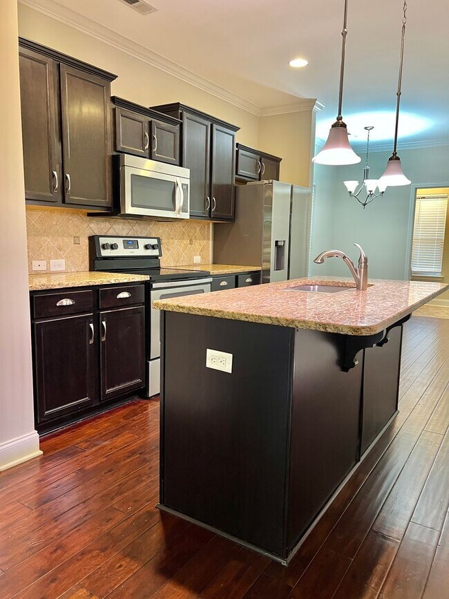 Building Photo - 3 Bed, 2.5 Bath Townhome 1 Mile from Downtown Franklin