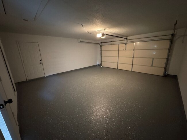 Building Photo - 2410 NW Saxon Cir