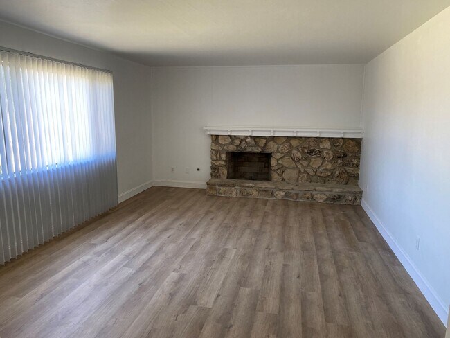 Building Photo - Two weeks of free rent during your third month of tenancy.