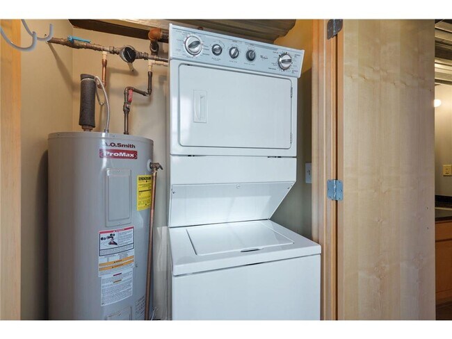 Building Photo - 521 S 7th St