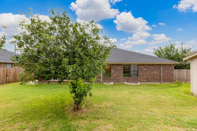 Building Photo - 2405 Coy Dr