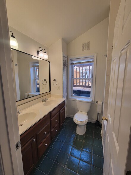 Full Bathroom 1 - 2316 Cambridge St