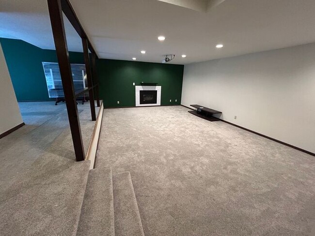 Building Photo - $3,350 | 5 Bedroom, 2.5 Bathroom House | P...