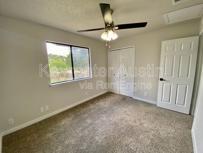 Building Photo - 410 Twin Oak Trail