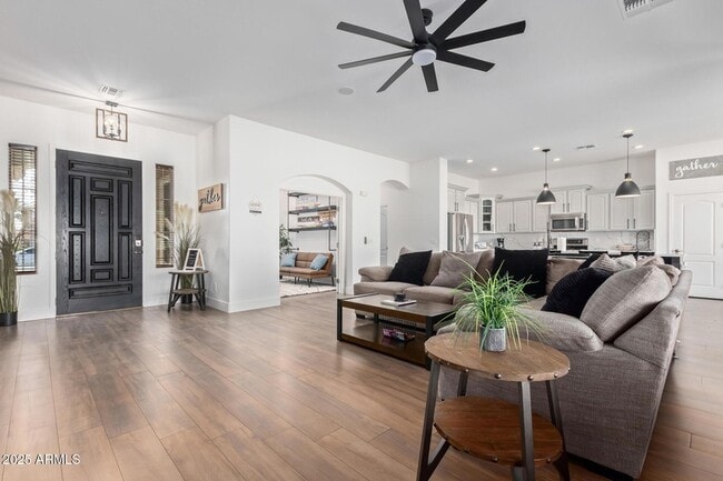 Building Photo - 8414 W Northview Ave