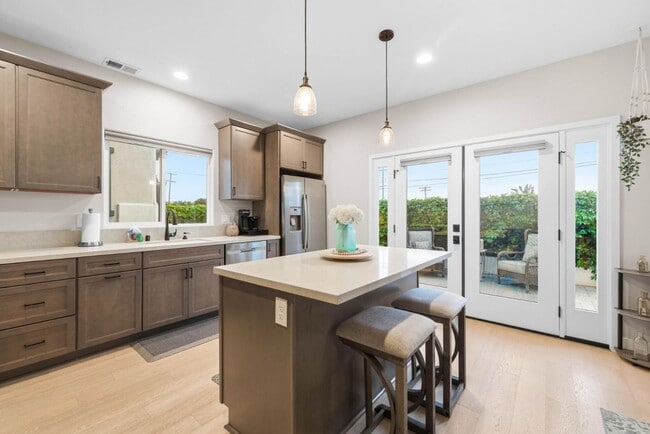 Building Photo - 5051 Savannah St