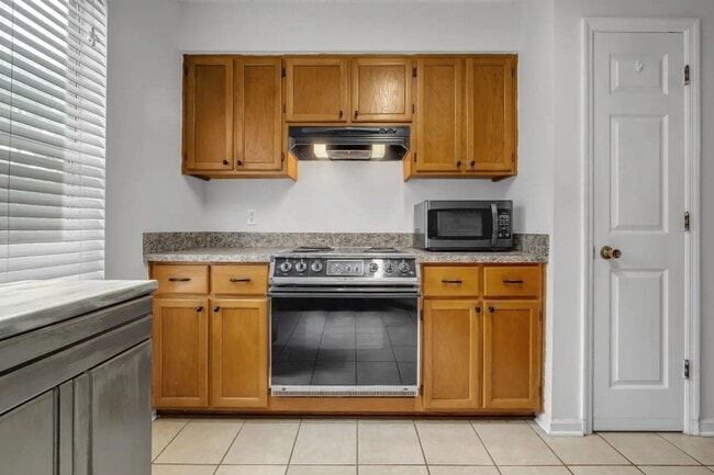 Building Photo - Benchmark Trace