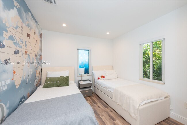 Building Photo - 1450 SW 20th Ct