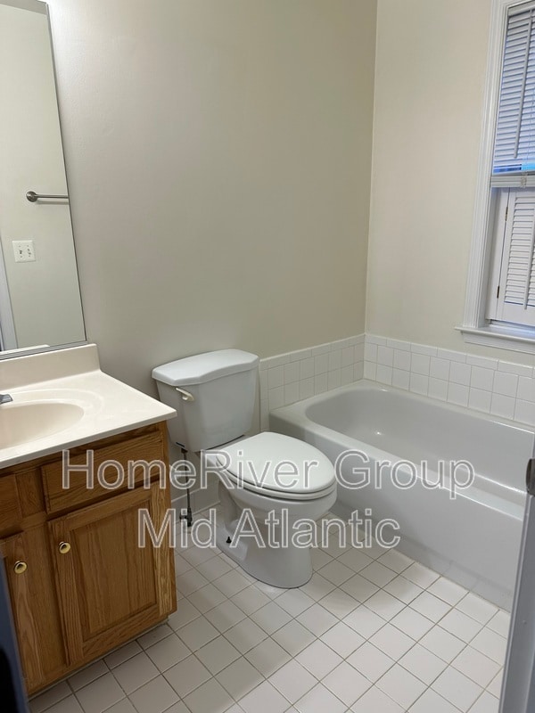 Building Photo - 5530 Sacramento Mews Pl