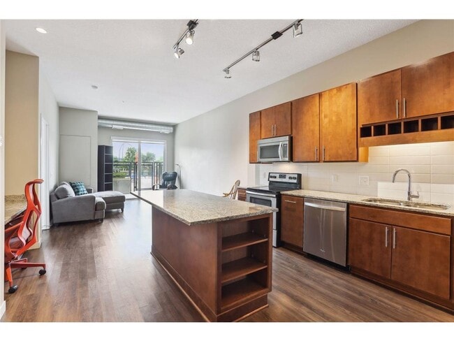 Primary Photo - 401 SE Main St