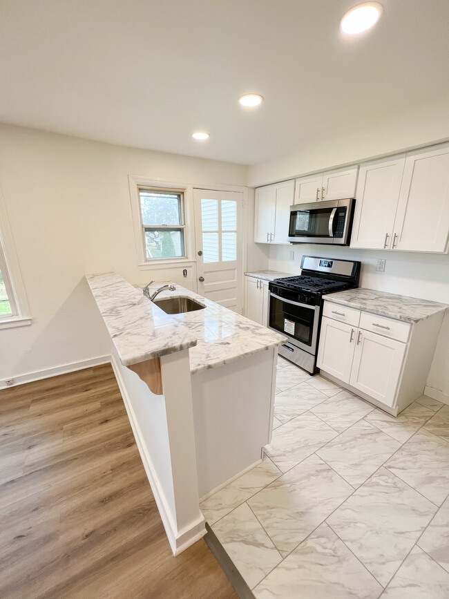 Kitchen - 519 Vine St